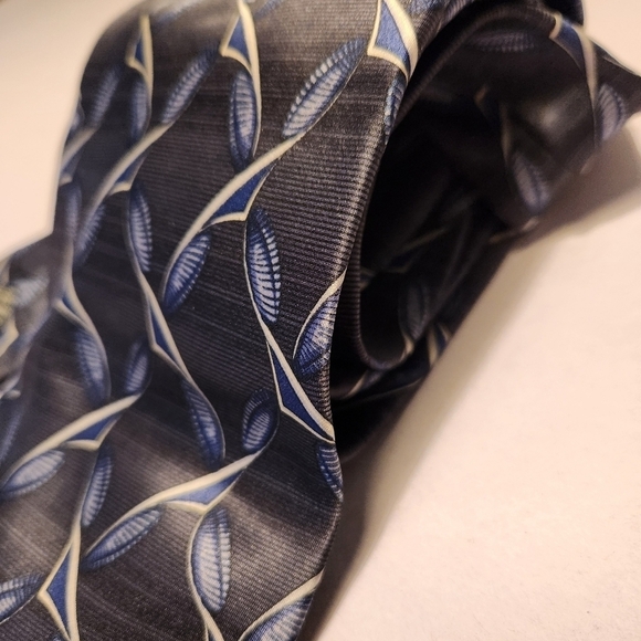 Valentino Cravatte Vintage Italian 100% Silk  Tie - Blue Geometric Pattern - Picture 5 of 10